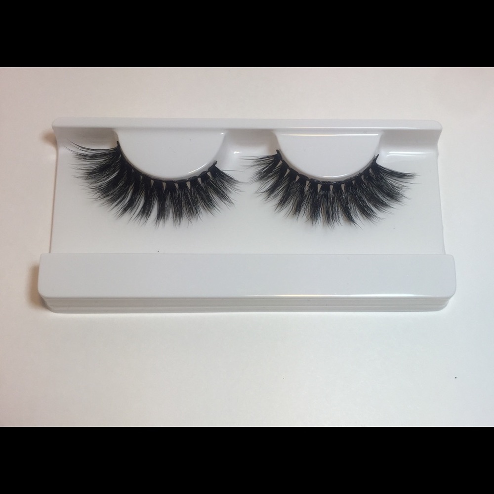 Makeup Bundle - Picture 8 of 8